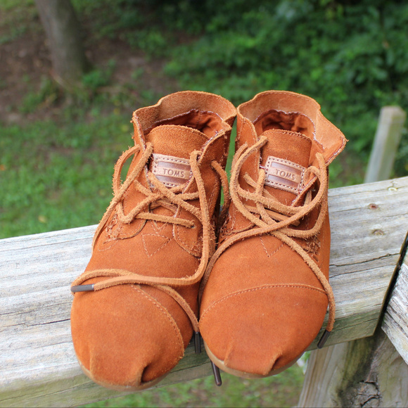 TOMS Suede Moccasin Lace Up Booties Chestnut W6 - Picture 5 of 8